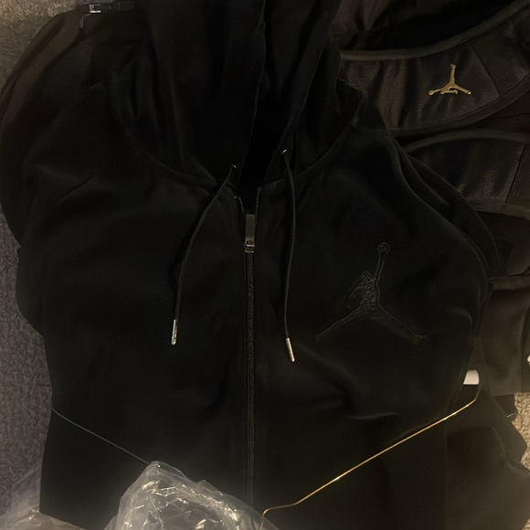 Rare Jordan Velour tracksuit with matching backpack. The size is XXL . - Picture 16 of 16